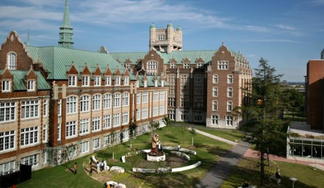 Auditorium et salle de classe de l&rsquo;Université Concordia